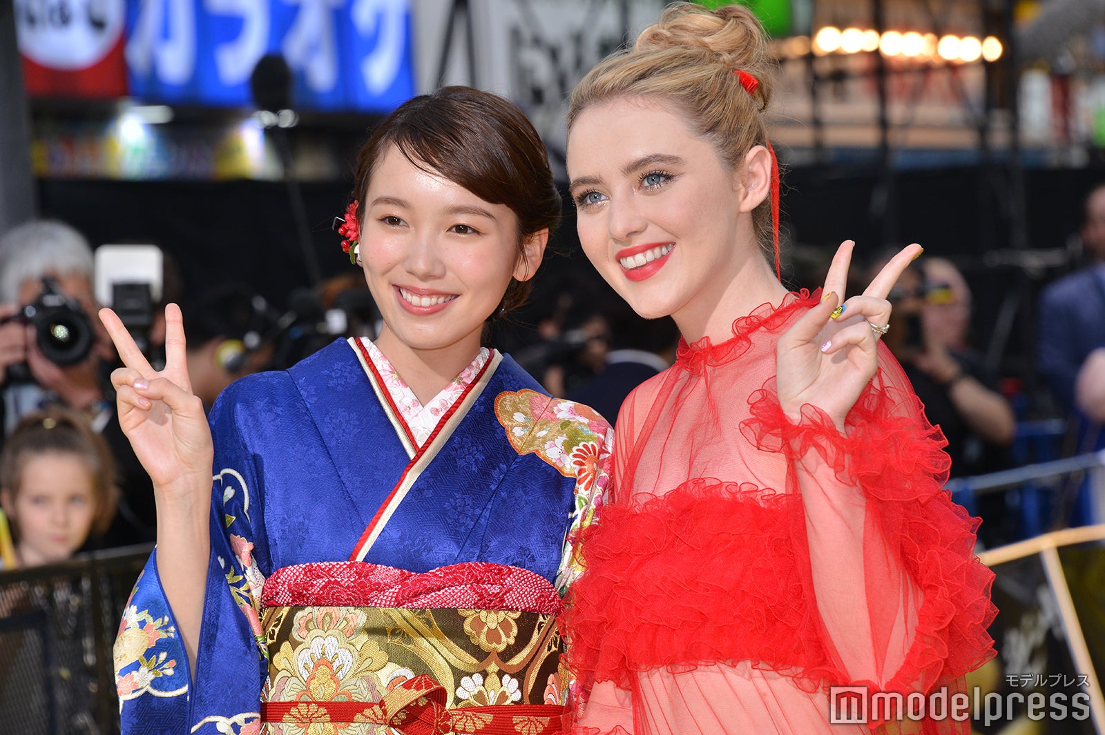 飯豊まりえ、キャスリン・ニュートン（C）モデルプレス