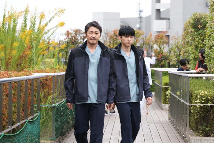 安田顕、吉沢亮「PICU 小児集中治療室」第4話より(C)フジテレビ