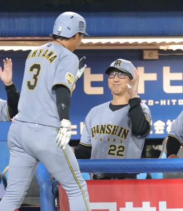 阪神・藤川監督 打順変更は「あまり選手頼みにはならないようにと」 嶋村1号「ここから努力を重ねて素晴らしい選手に」