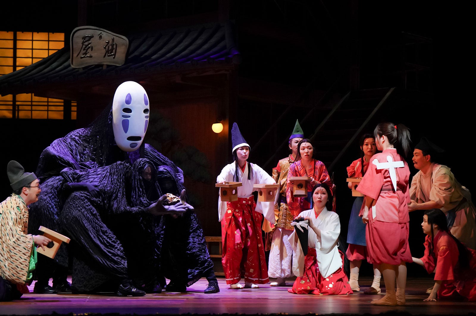 川栄李奈ら／舞台「千と千尋の神隠し」ソウル公演より（提供写真）