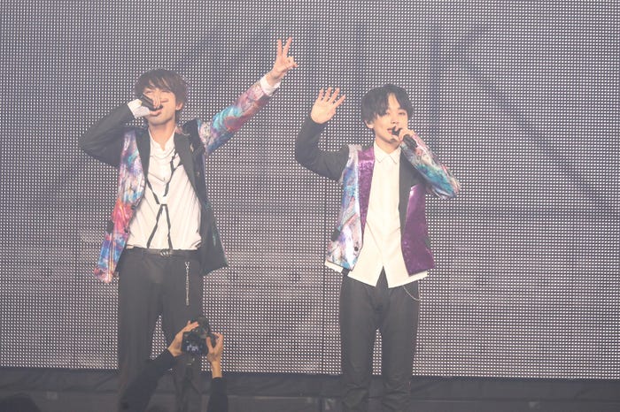 M!LK『7人7色~Winding Road~』(C)笹森健一、小坂茂雄