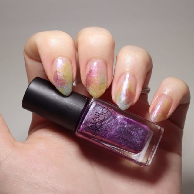 紫黄色グリーンを使ったニュアンスネイル
