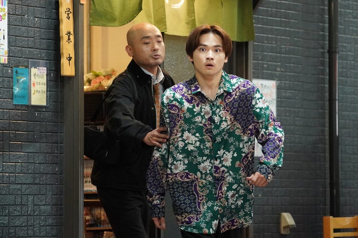 宇野祥平、萩原護「街並み照らすヤツら」第8話より(C)日本テレビ
