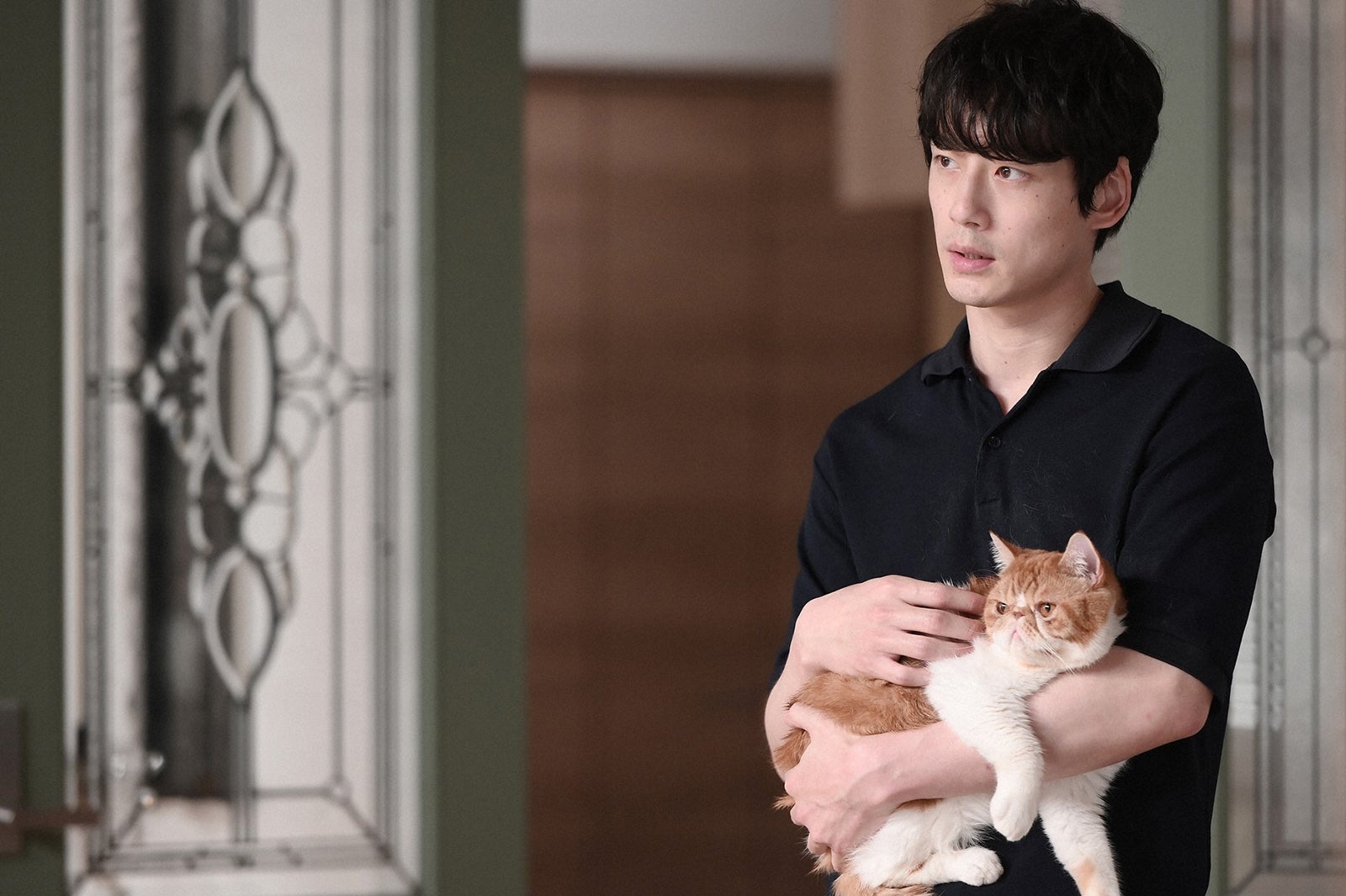 坂口健太郎／「婚姻届に判を捺しただけですが」第1話より（C）TBS