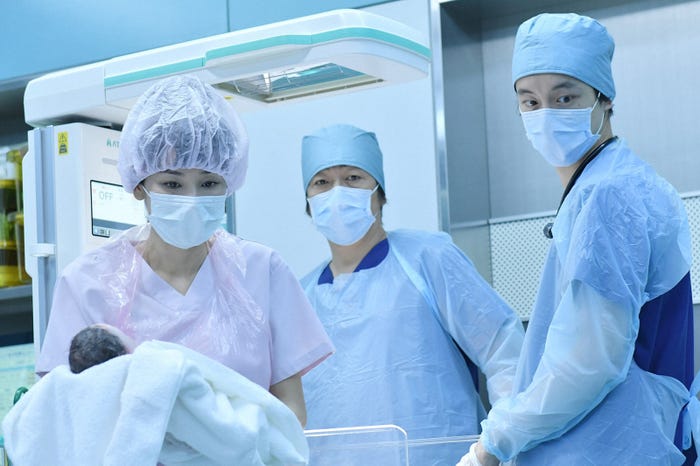 吉田羊、大森南朋、坂口健太郎/「コウノドリ」最終話より(画像提供:TBS)