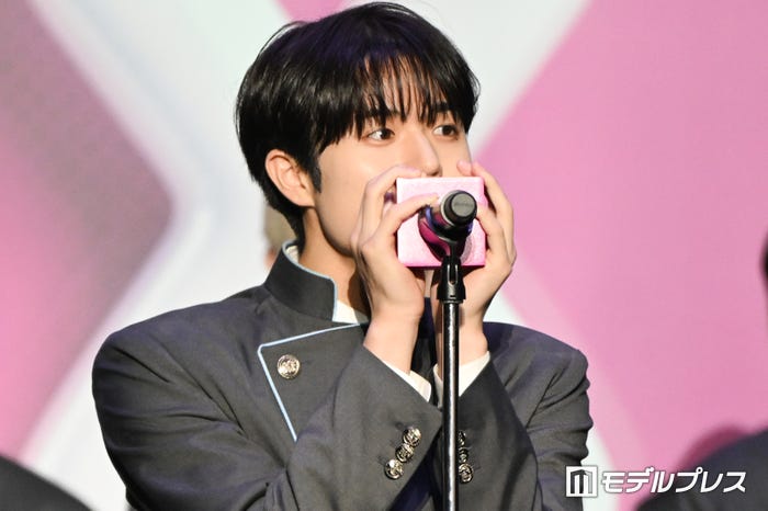 アカペラで美声を響かす柳谷伊冴(ISSA)(C)モデルプレス
