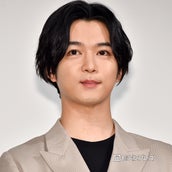 千葉雄大 大人なセンター分けからキュートなゆるふわウェーブまで 振り幅無限大の髪型遍歴 モデルプレス