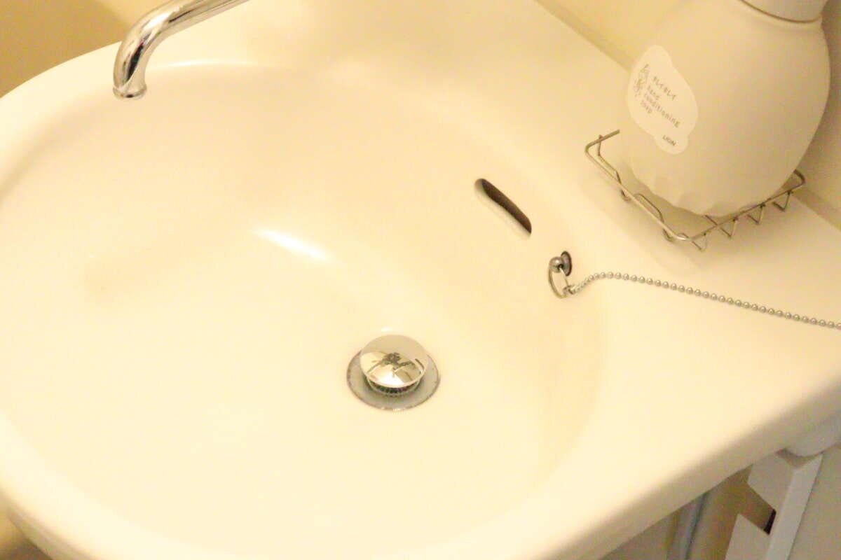 スイスイクリーン目隠しできる洗面台のゴミガード