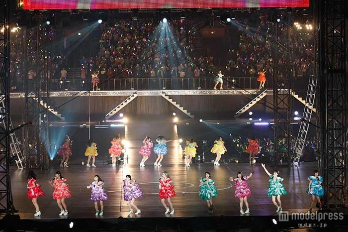 「AKB48ヤングメンバー全国ツアー~未来は今から作られる~」初日公演の様子(C)AKS