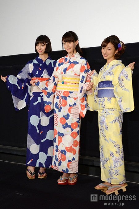 （左から）篠田麻里子、トリンドル玲奈、真野恵里菜