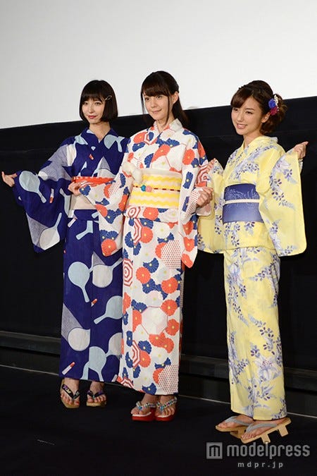 (左から)篠田麻里子、トリンドル玲奈、真野恵里菜