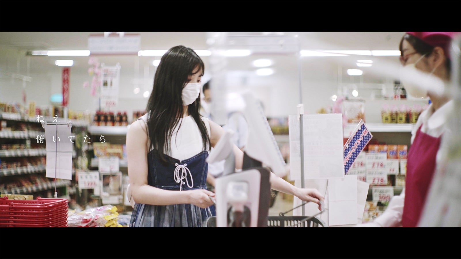 AKB48「離れていても」MVより（C）AKB48／キングレコード