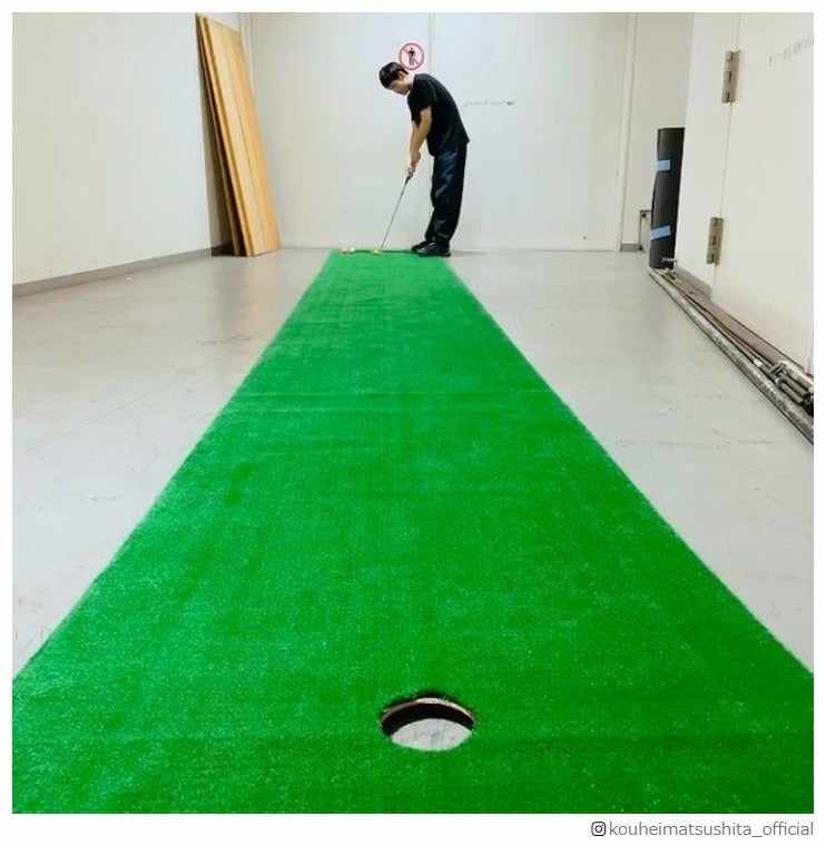 松下洸平、パターゴルフではしゃぐ姿に反響「休憩中にやってるの可愛い」「子どもみたいに無邪気」