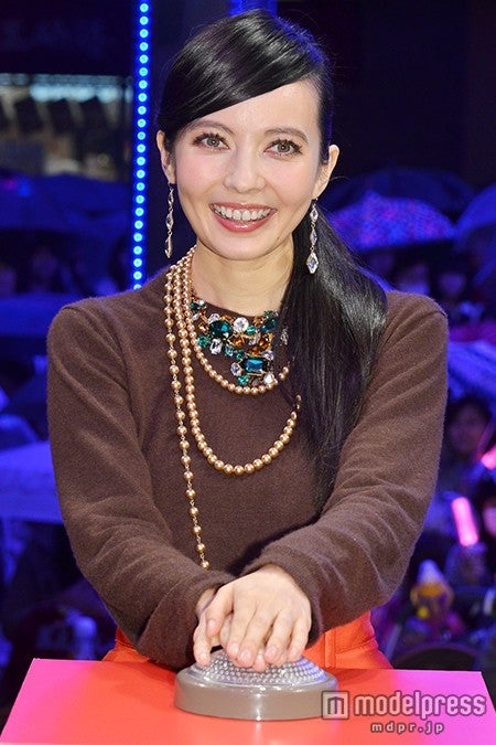 ベッキー、大雨の中ファン集結で「皆は大丈夫？」