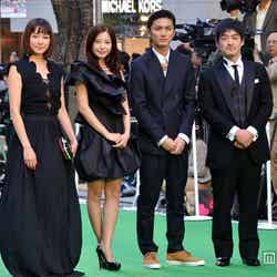 左から：伊藤歩、吉高由里子、高良健吾、沖田修一監督