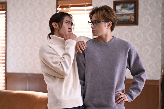 向井康二、中島健人「リビングの松永さん」第4話より(C)カンテレ