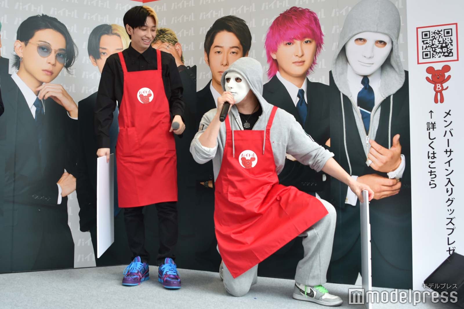 全てを捧げると体現するラファエルとそれを見て笑うヒカル （C）モデルプレス