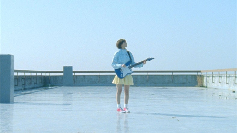 本田翼／「PERFECT BLUE」MVより