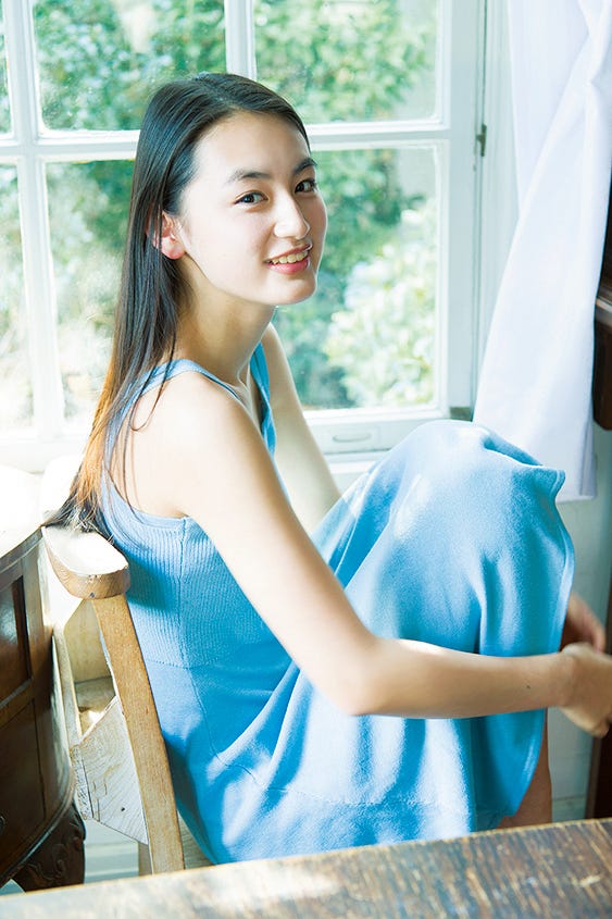 八木莉可子/『週刊少年サンデー』19号より(C)小学館