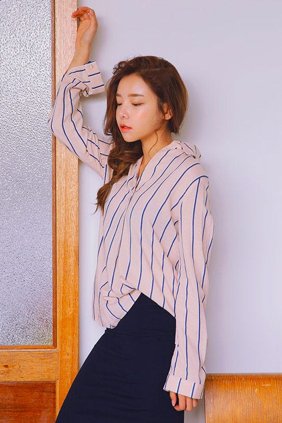 ピンストライプスキッパーブラウス)「STYLENANDA」5,060円(税込)/画像提供:STYLENANDA