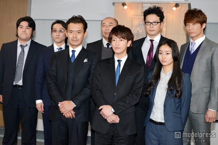 「ビター・ブラッド~最悪で最強の親子刑事~」制作発表/(前列左から)渡部篤郎、佐藤健、忽那汐里(後列左から)皆川猿時、吹越満、高橋克実、田中哲司、KEIJI(EXILE)