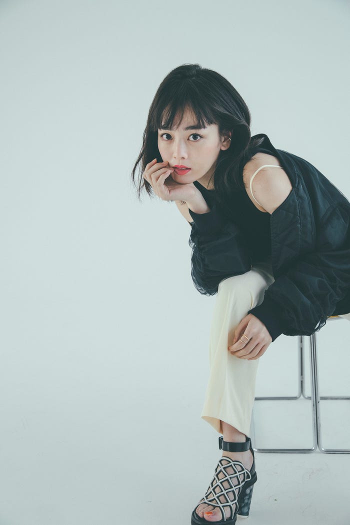 「伊原六花CALENDAR BOOK 2021」(東京ニュース通信社刊)