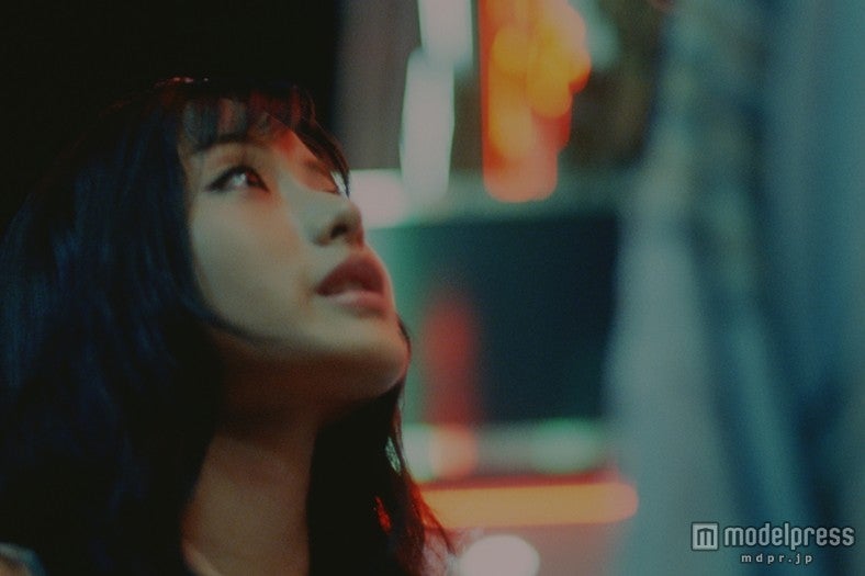 NTTドコモ「dヒッツ」新CM3部作「夜の街」編