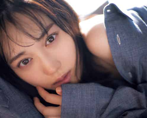 乃木坂46山下美月、彼シャツ姿で美肌ショット披露「TRIANGLE magazine」先行カット公開