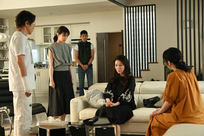 平田満、北川景子、永山瑛太、三石琴乃、平岩紙「リコカツ」第9話より(C)TBS