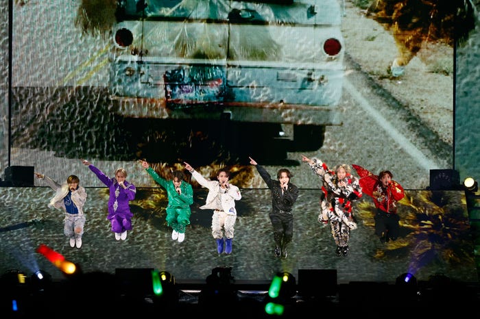 ジャンプ力が高いTravis Japan(左から)七五三掛龍也、川島如恵留、松倉海斗、宮近海斗、松田元太、中村海人、吉澤閑也(提供写真)