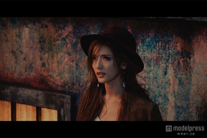 Flower「瞳の奥の銀河(ミルキーウェイ)」MVより