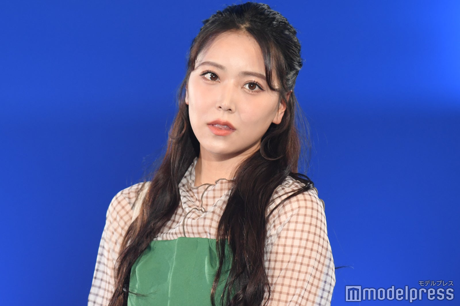 白間美瑠、ほっそり美脚輝くプライベートショット公開「スタイル良い」「笑顔が眩しい」の声 - モデルプレス