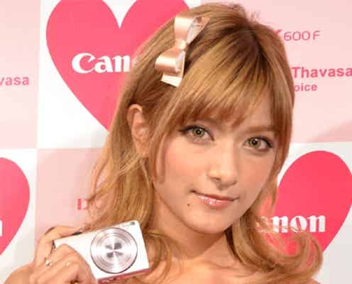 ローラ、ミニワンピで美脚あらわに 来年は「紅白狙っちゃう」