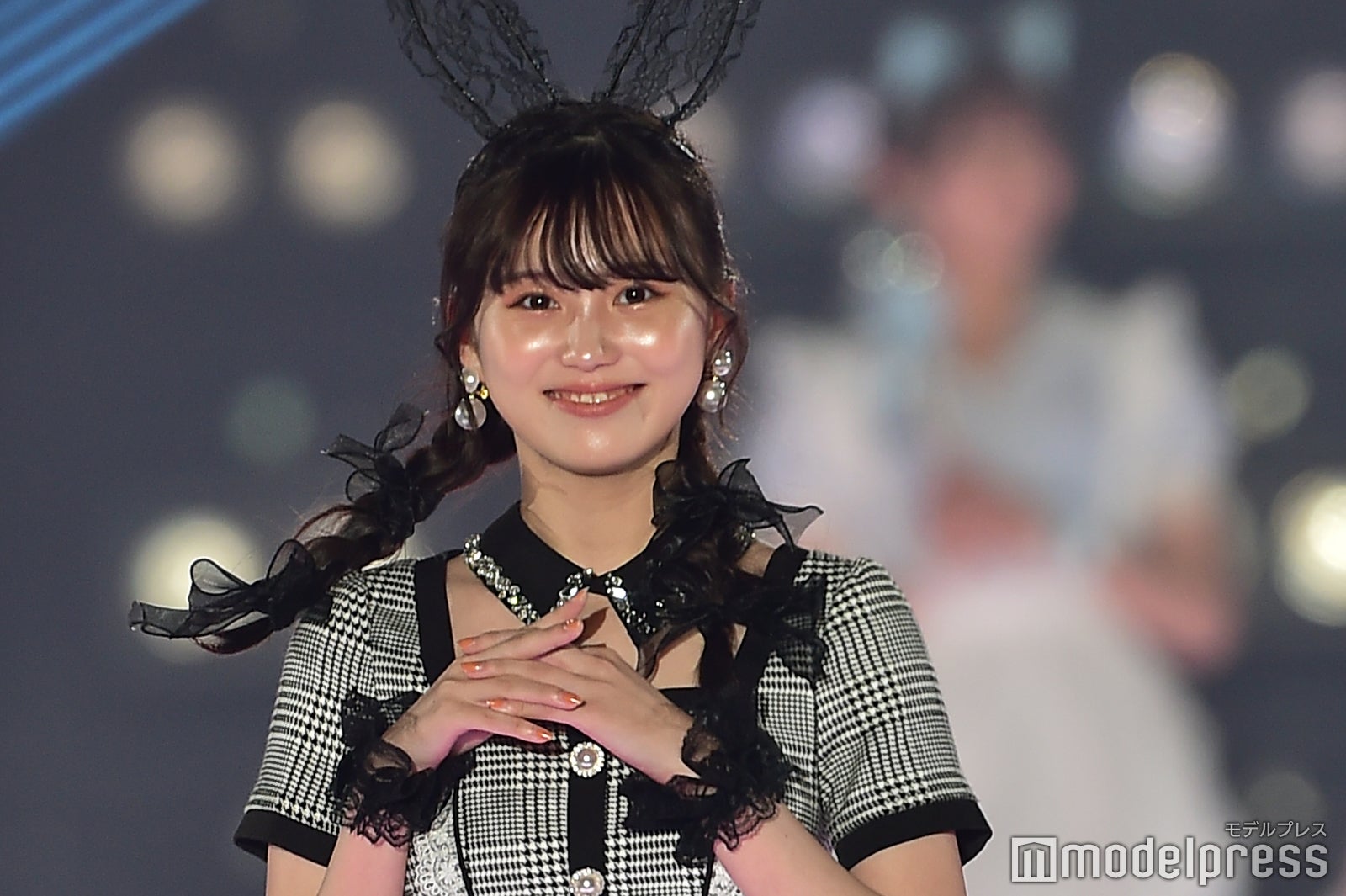 三原羽衣、“ブラックバニー”姿で悩殺キス＜関西コレクション 2023 A／W＞