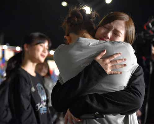 白石麻衣、乃木坂46卒コン終演直後の30分 全員と熱いハグ・1期生と思い出の聖地に