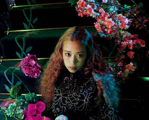 森川葵、ピンク色&ソバージュヘアで印象ガラリ 蜷川実花が撮影