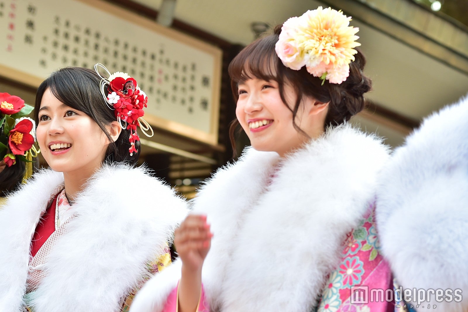 生田絵梨花、中元日芽香（C）モデルプレス