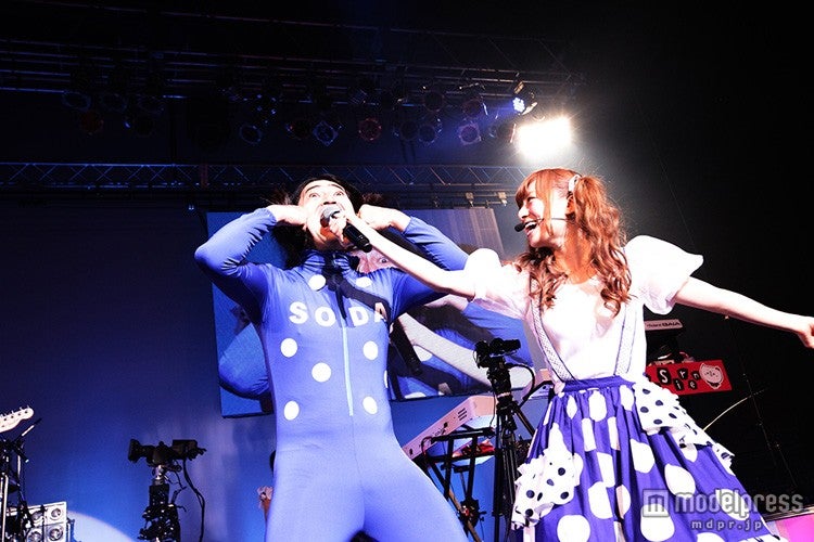 読モバンドSilent Siren、人気芸人のサプライズ乱入に2500人が熱狂