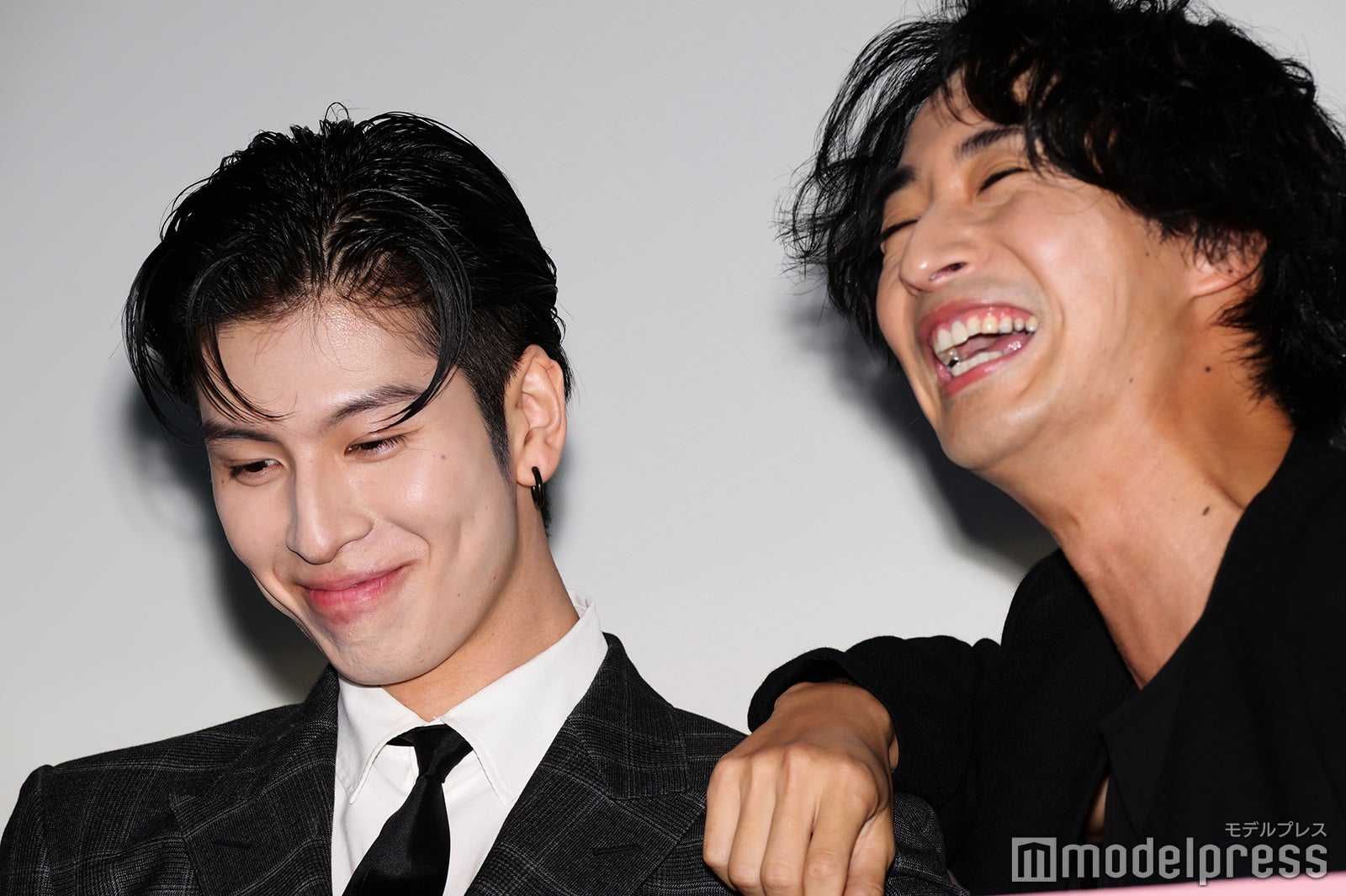 長谷川慎、古屋呂敏（C）モデルプレス