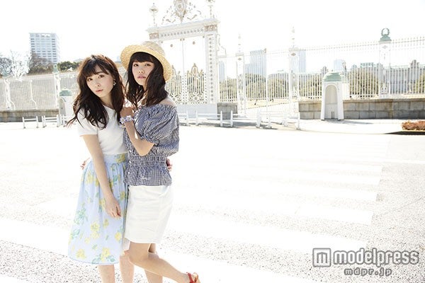 （左から）福原遥、志田彩良（画像提供：学研パブリッシング）