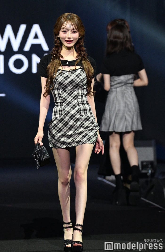 まみ(C)モデルプレス