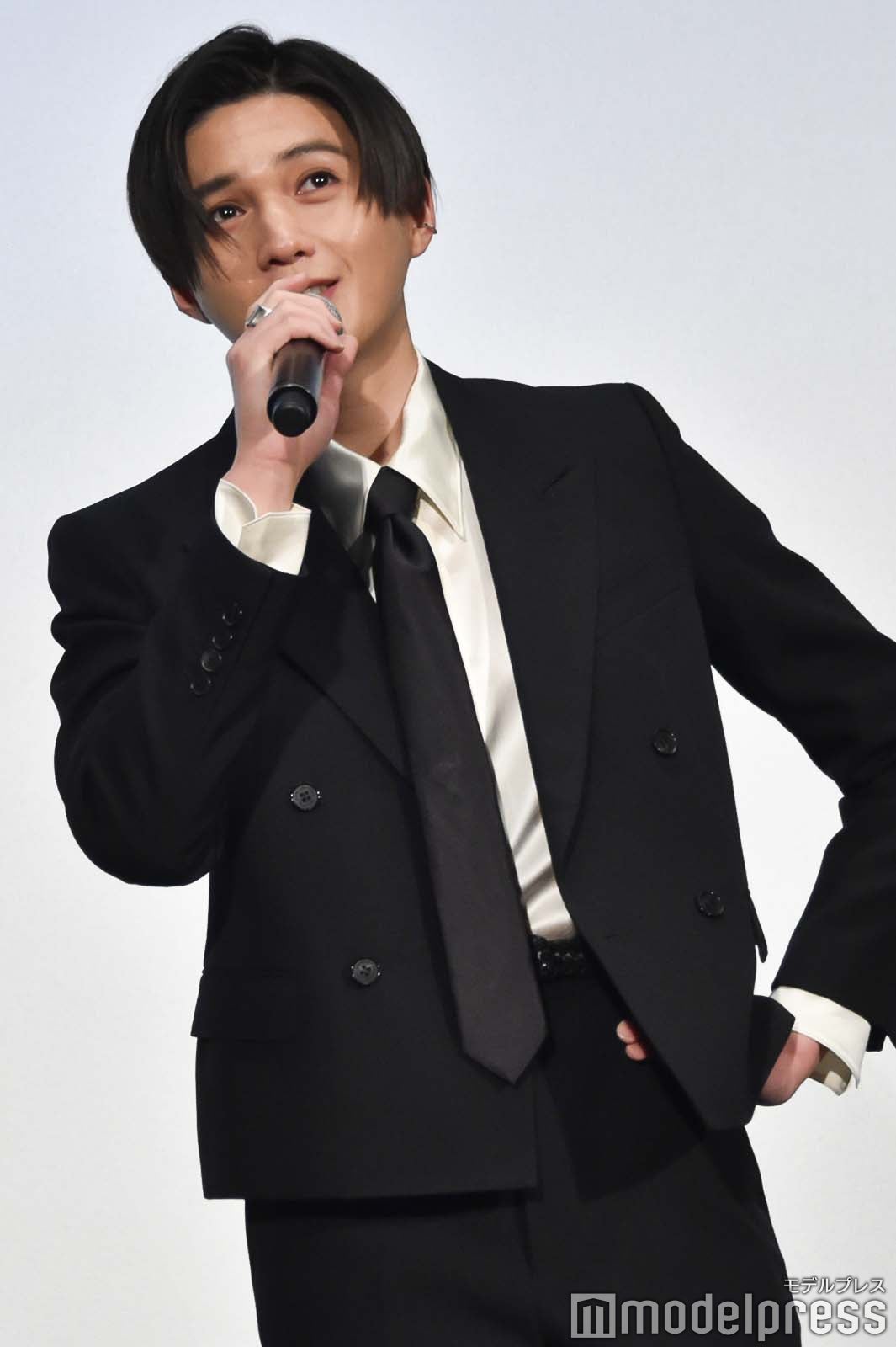 萩原利久に負けそうなので言葉巧みにファンを誘導する八木勇征（C）モデルプレス