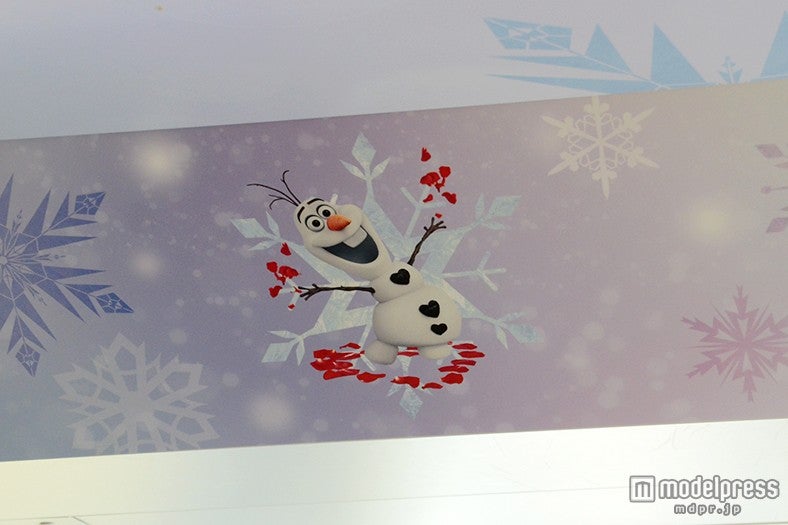 「アナとエルサのフローズンファンタジー・ライナー」ハート付きオラフ（内装）