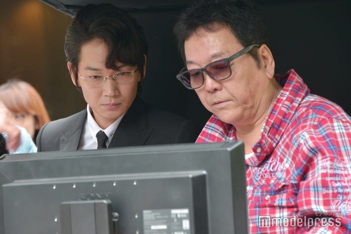 綾野剛、和泉聖治監督 (C)モデルプレス