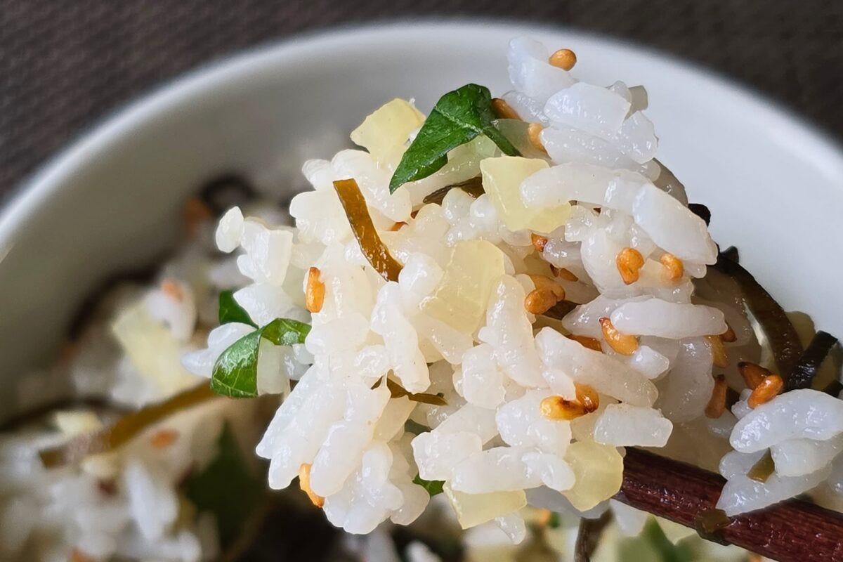 たくあんと塩昆布の混ぜごはん