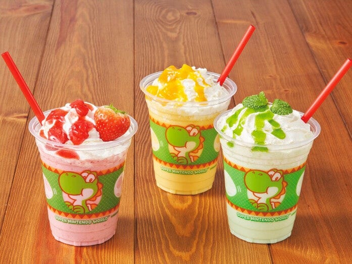 「ヨッシー・スナック・アイランド」で買えるヨッシーのラッシー各700円。左からストロベリー、マンゴー、メロン味　画像提供：ユニバーサル・スタジオ・ジャパン