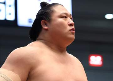若隆景が2度目V 優勝決定戦で霧島撃破 22年春場所以来、歴代3位の長期ブランク25場所ぶり賜杯
