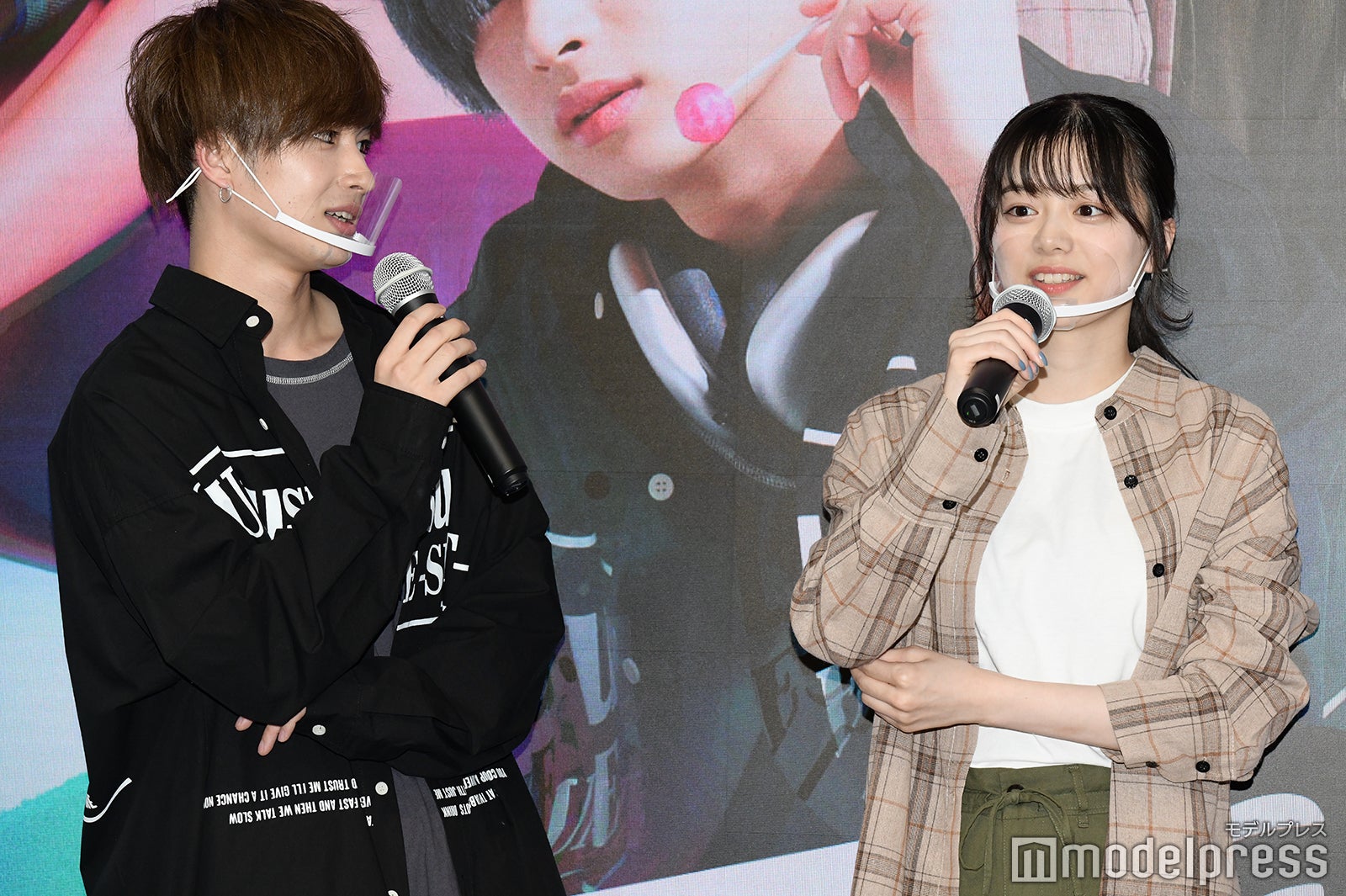 曽田陵介、紺野彩夏 （C）モデルプレス