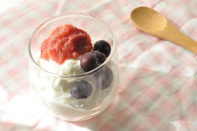 成城石井「あまうおいちごバター」ヨーグルトにそえて