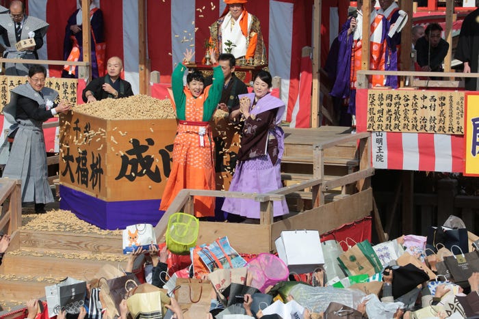 豆まき式に参加した安藤サクラ、松坂慶子 (画像提供:NHK)